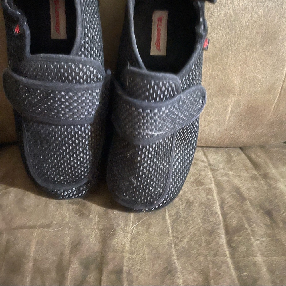 Great comfy Lesvargo diabetic shoes in perfect condition.